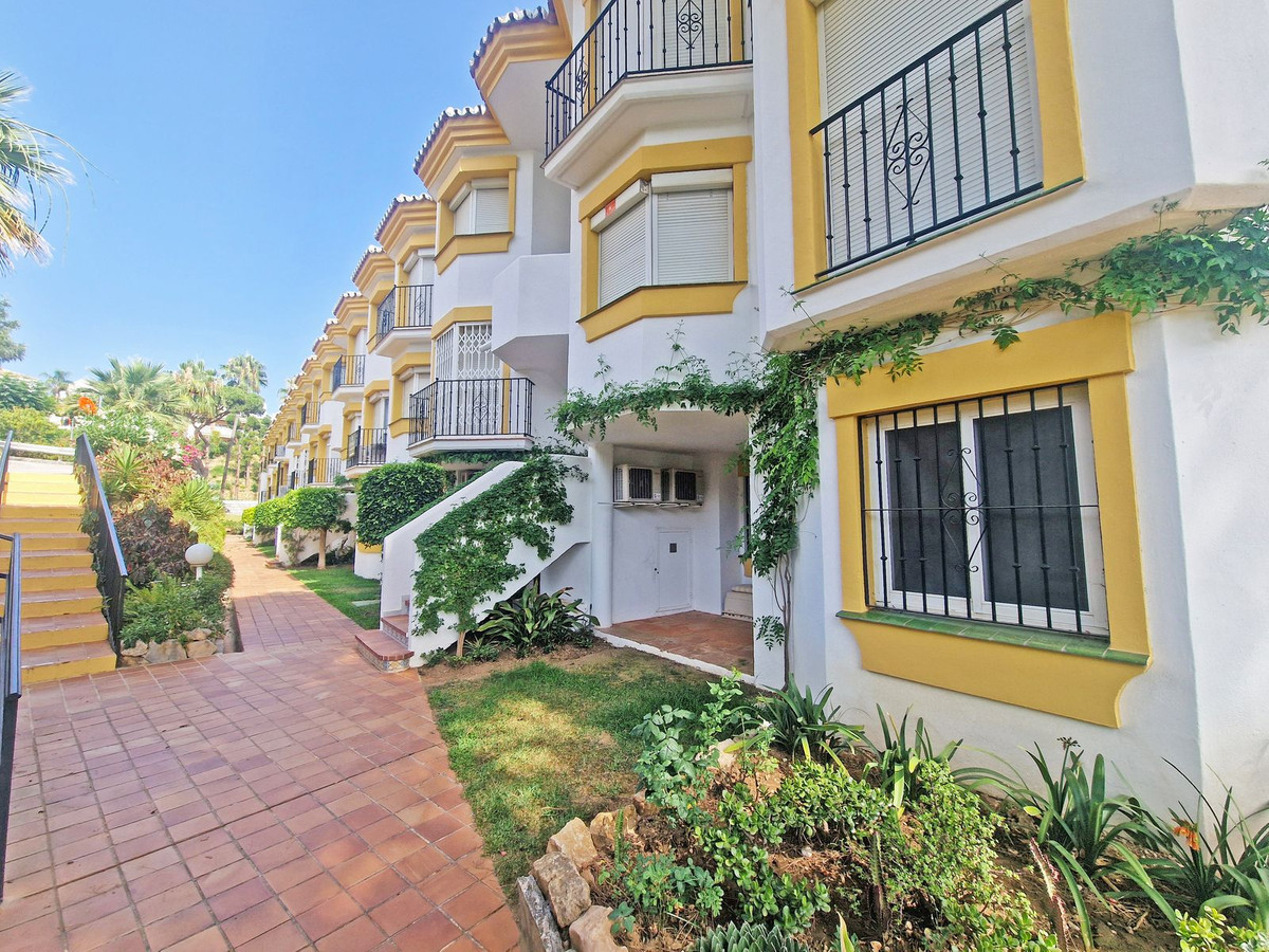 2 Bed Apartment for sale in Calahonda Costa Del Sol, Málaga, Spain