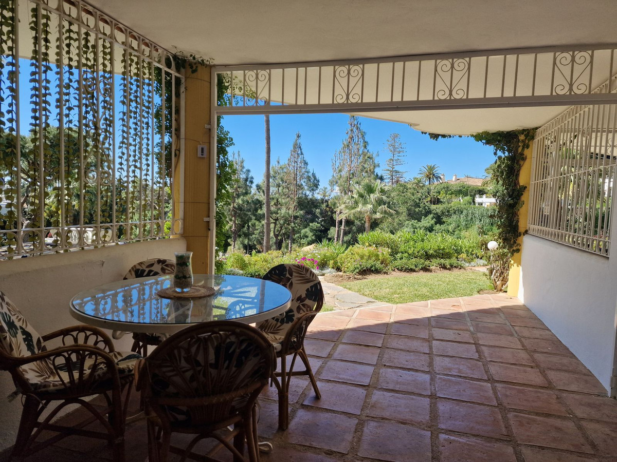 2 Bed Apartment for sale in Calahonda Costa Del Sol, Málaga, Spain