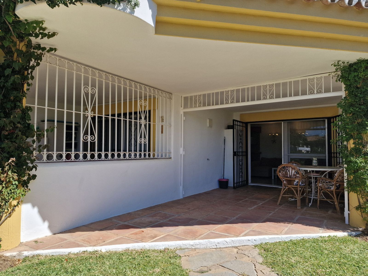 2 Bed Apartment for sale in Calahonda Costa Del Sol, Málaga, Spain