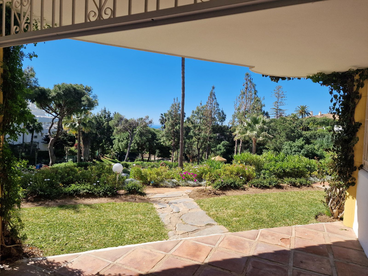 2 Bed Apartment for sale in Calahonda Costa Del Sol, Málaga, Spain