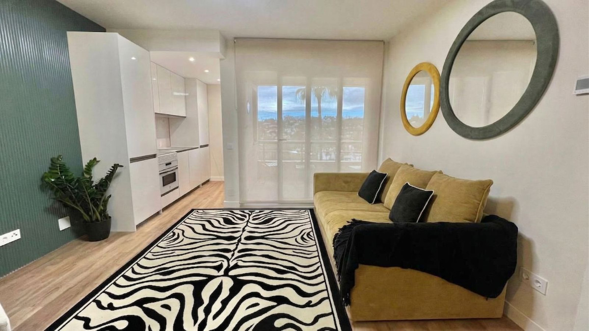 1 Bed Apartment for sale in Nueva Andalucía Costa Del Sol, Málaga, Spain