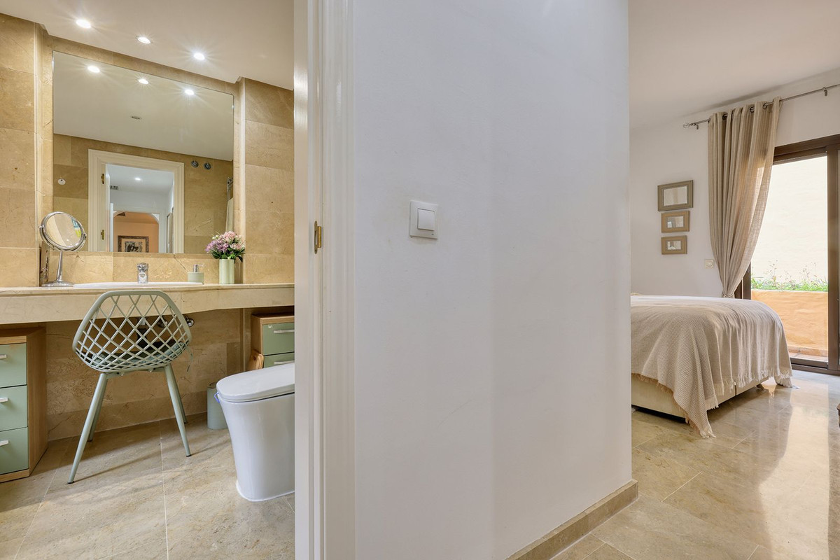 Se vende Apartamento Planta Media de 3 dormitorios en Costa Del Sol, Málaga, España