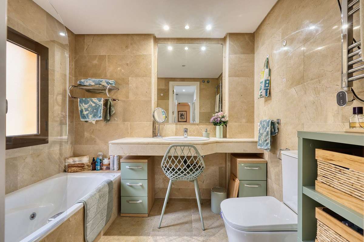 Se vende Apartamento Planta Media de 3 dormitorios en Costa Del Sol, Málaga, España