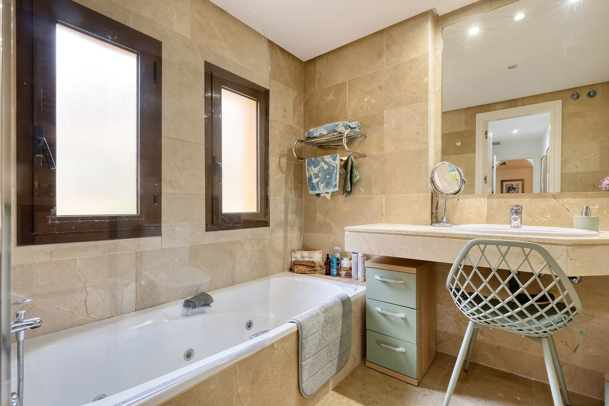 Se vende Apartamento Planta Media de 3 dormitorios en Costa Del Sol, Málaga, España