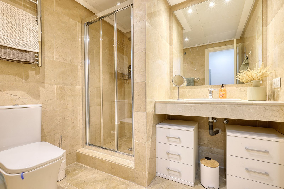 Se vende Apartamento Planta Media de 3 dormitorios en Costa Del Sol, Málaga, España