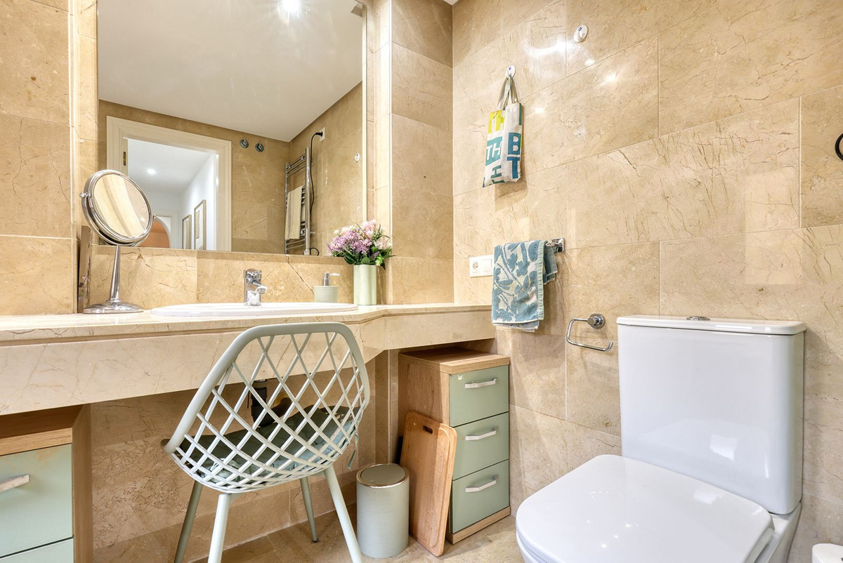 Se vende Apartamento Planta Media de 3 dormitorios en Costa Del Sol, Málaga, España