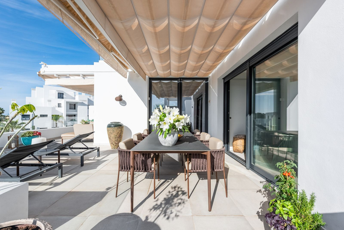 3 Bed Apartment for sale in El Paraiso Costa Del Sol, Málaga, Spain