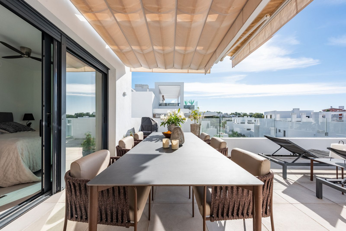 3 Bed Apartment for sale in El Paraiso Costa Del Sol, Málaga, Spain