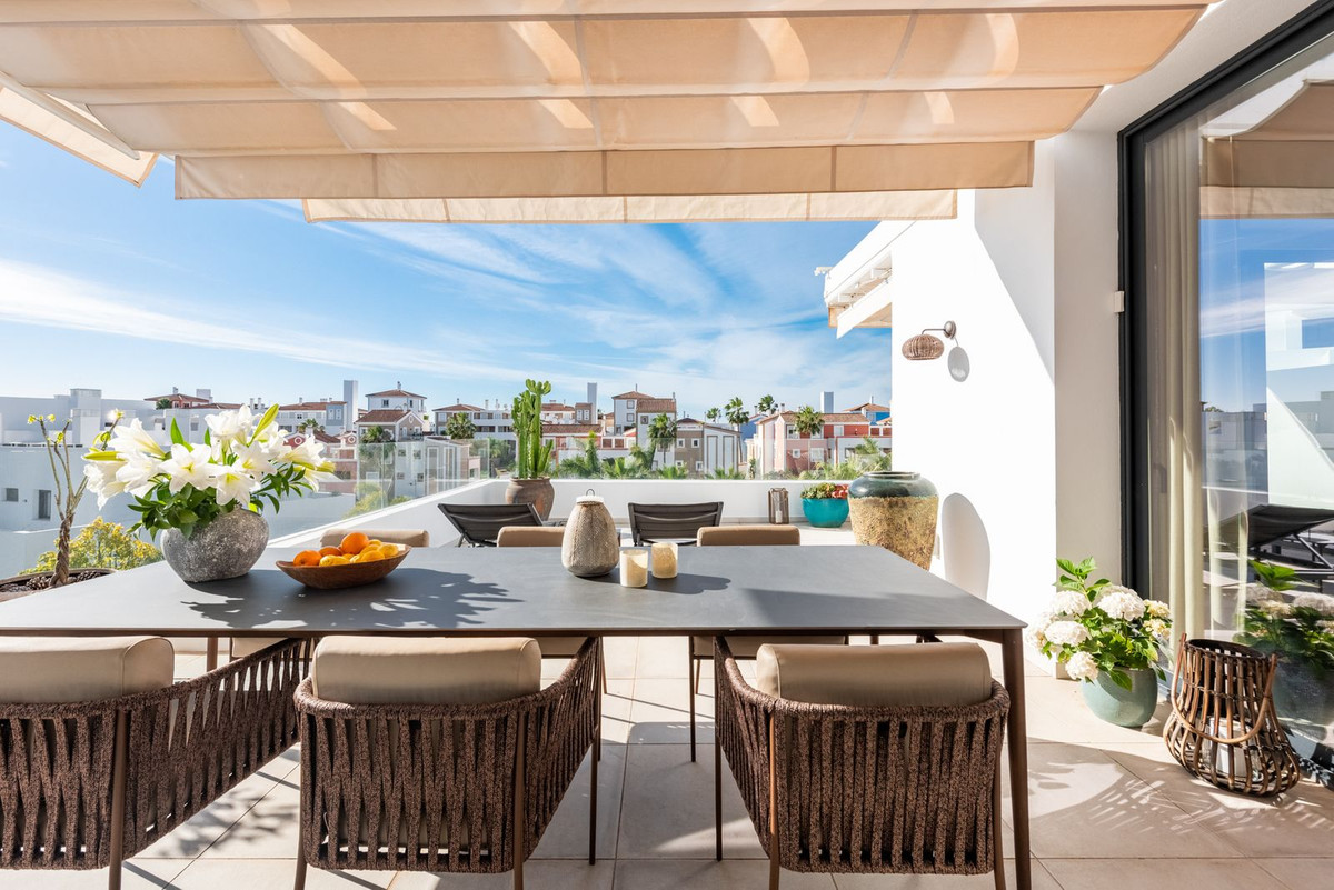 3 Bed Apartment for sale in El Paraiso Costa Del Sol, Málaga, Spain