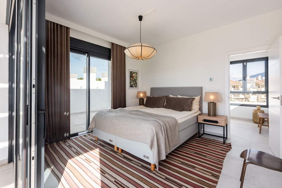 3 Bed Apartment for sale in El Paraiso Costa Del Sol, Málaga, Spain