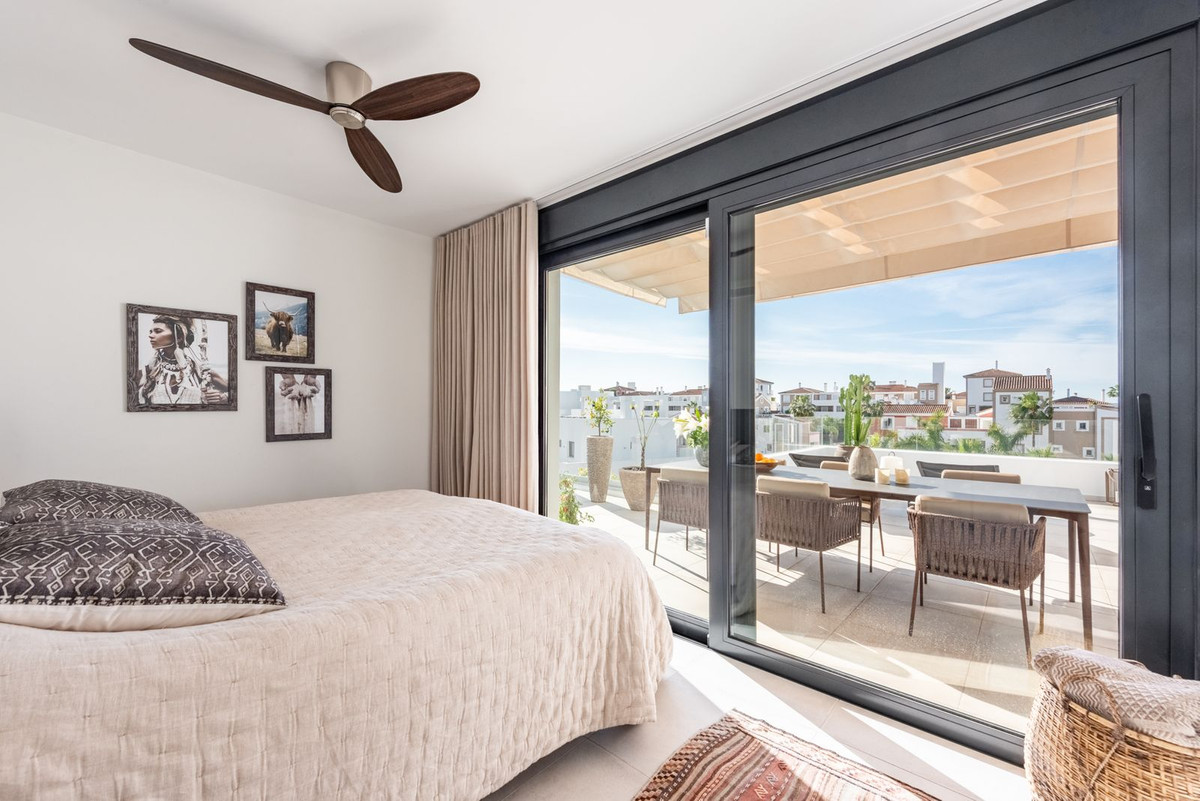 3 Bed Apartment for sale in El Paraiso Costa Del Sol, Málaga, Spain