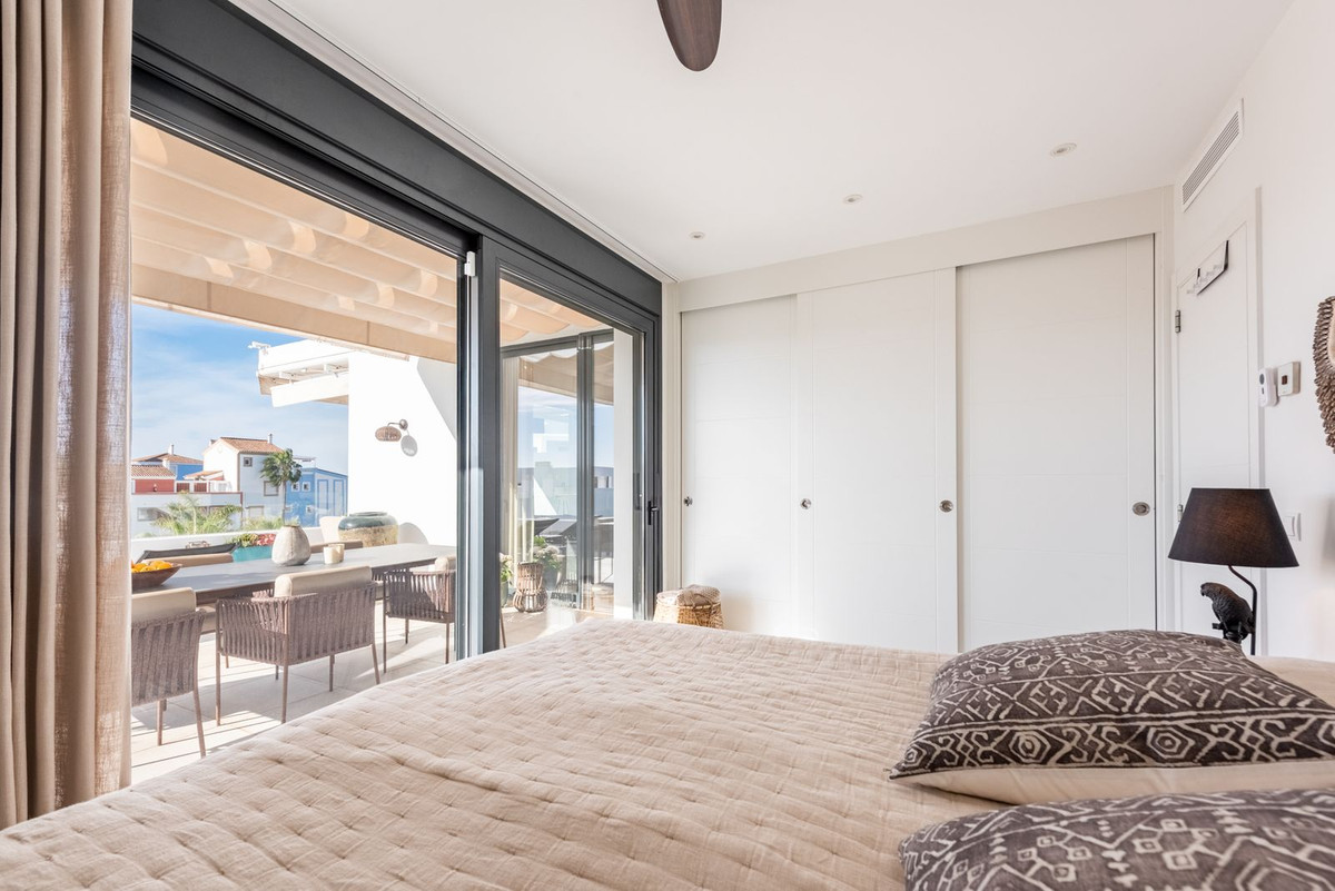 3 Bed Apartment for sale in El Paraiso Costa Del Sol, Málaga, Spain