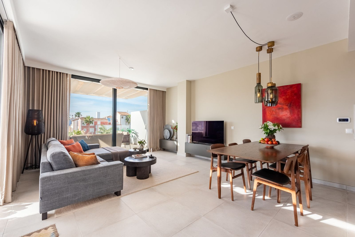 3 Bed Apartment for sale in El Paraiso Costa Del Sol, Málaga, Spain