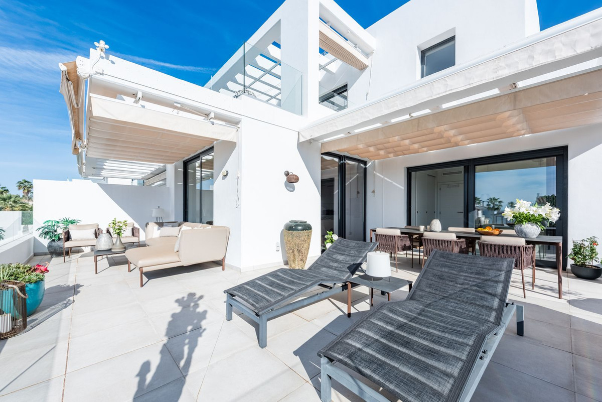 3 Bed Apartment for sale in El Paraiso Costa Del Sol, Málaga, Spain