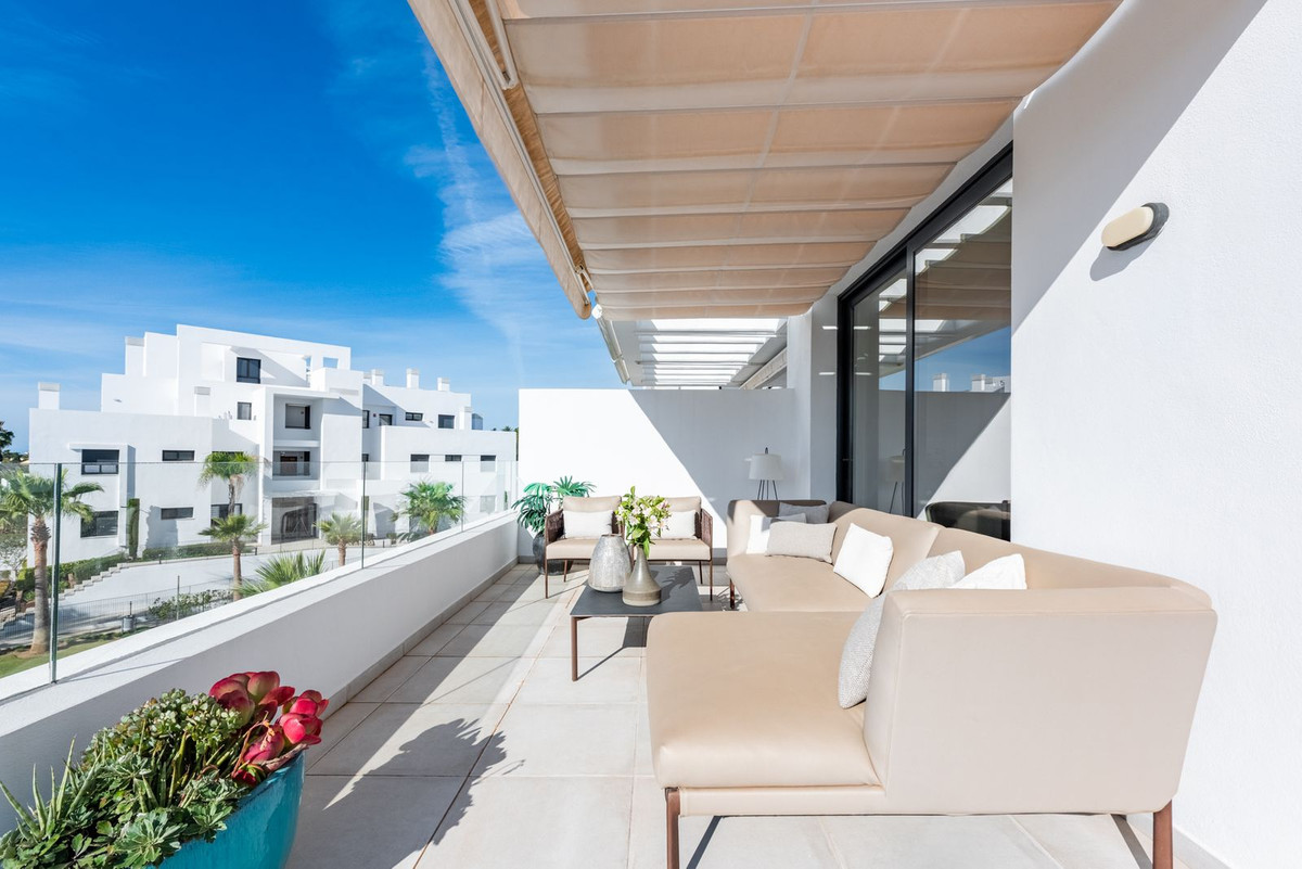 3 Bed Apartment for sale in El Paraiso Costa Del Sol, Málaga, Spain