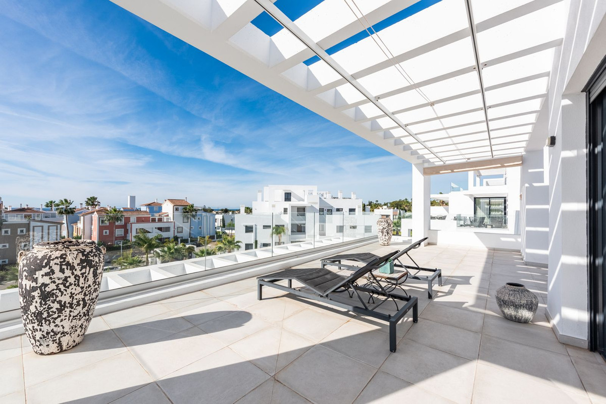 3 Bed Apartment for sale in El Paraiso Costa Del Sol, Málaga, Spain