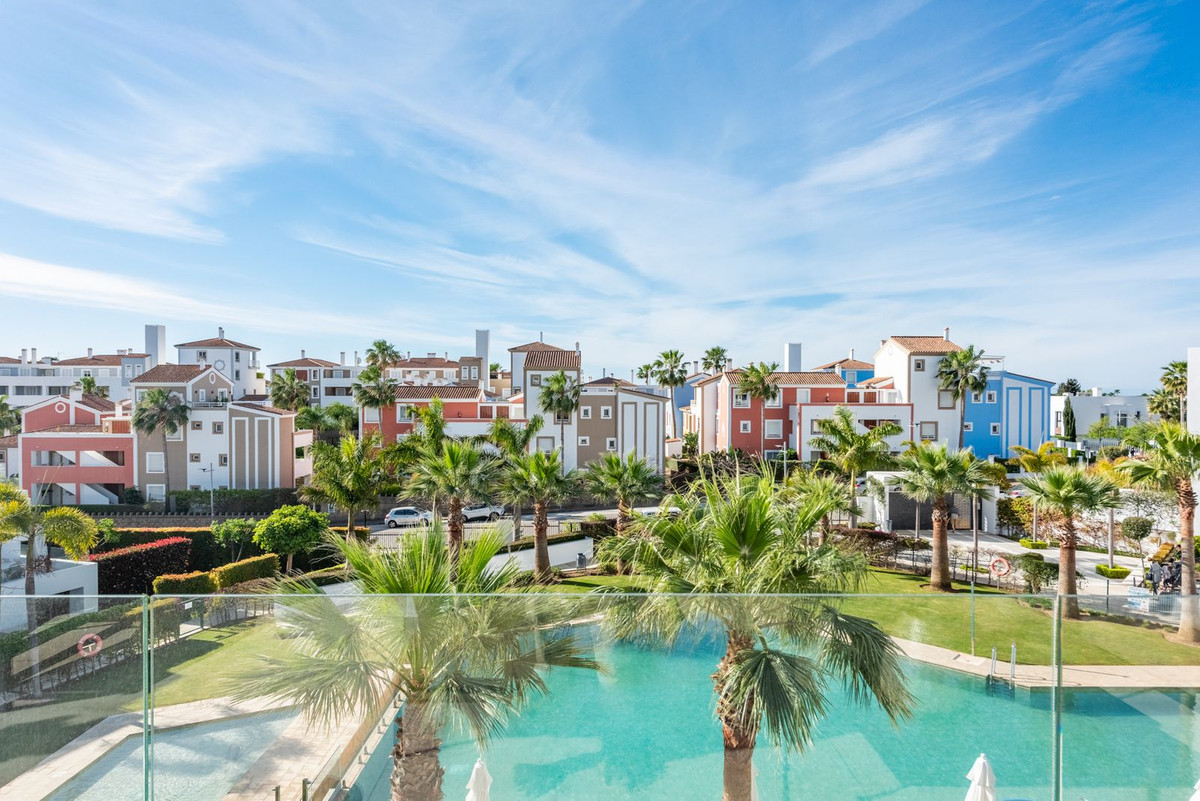 3 Bed Apartment for sale in El Paraiso Costa Del Sol, Málaga, Spain