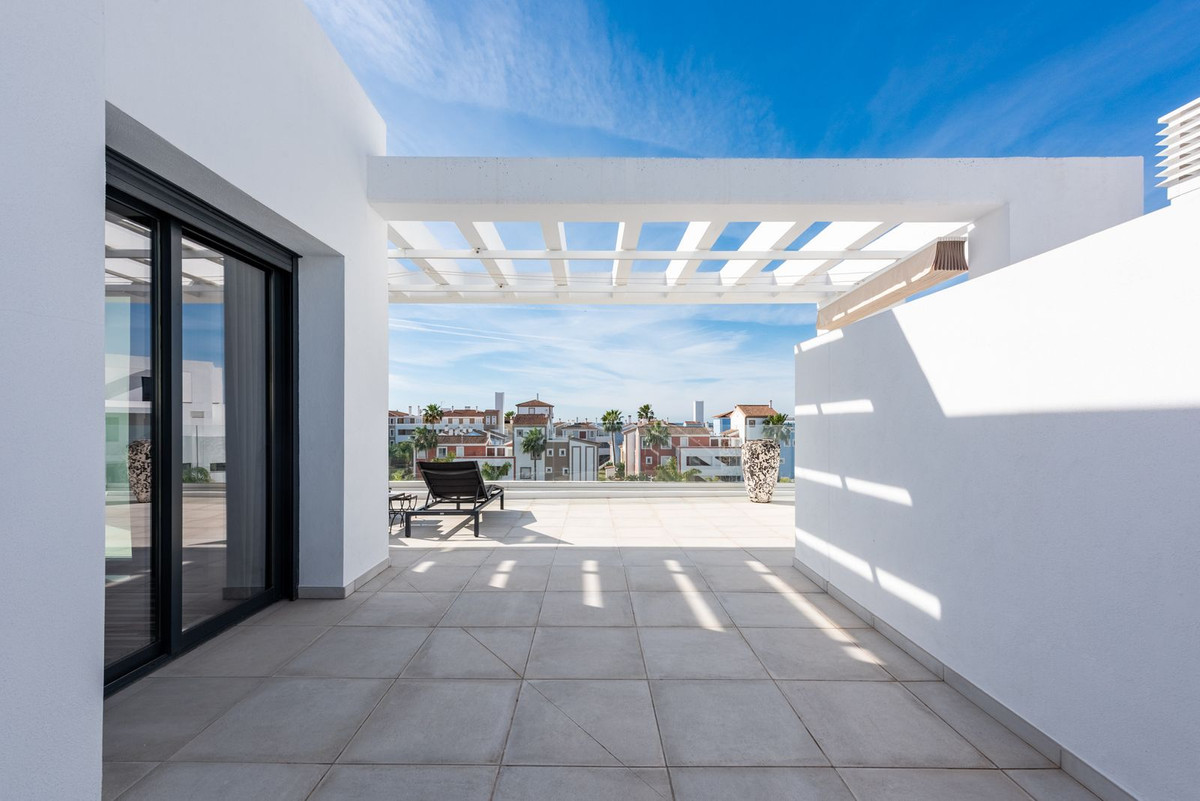 3 Bed Apartment for sale in El Paraiso Costa Del Sol, Málaga, Spain