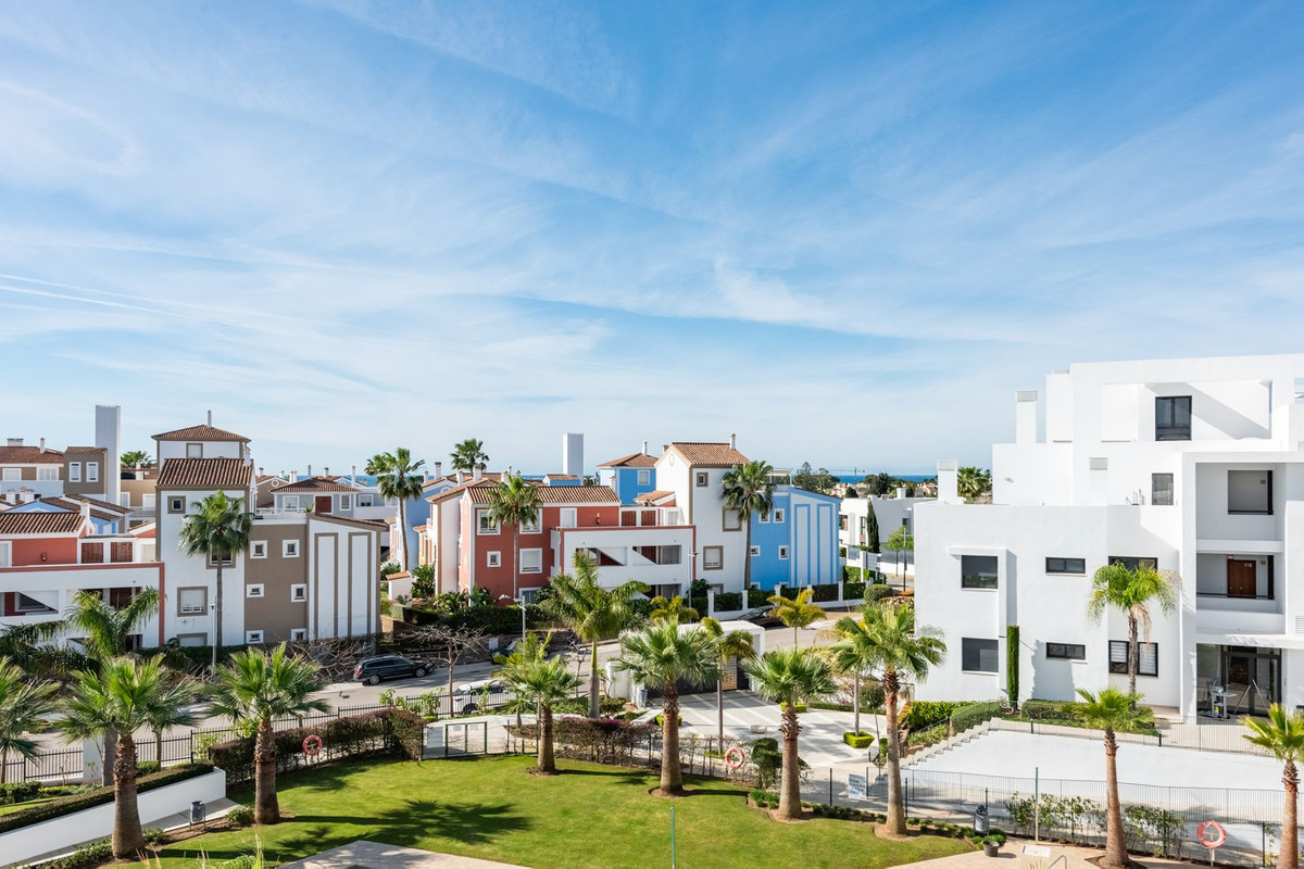 3 Bed Apartment for sale in El Paraiso Costa Del Sol, Málaga, Spain