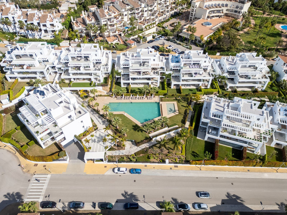 3 Bed Apartment for sale in El Paraiso Costa Del Sol, Málaga, Spain