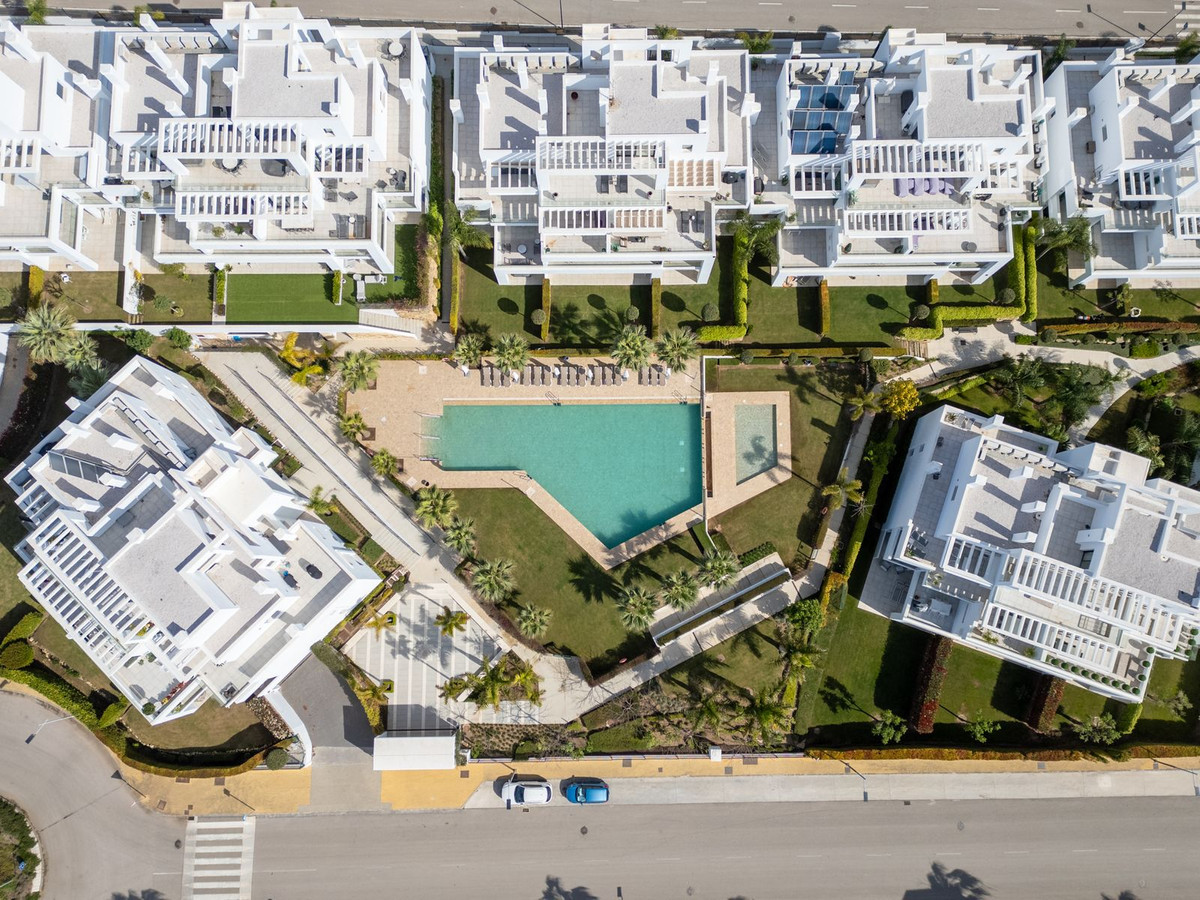 3 Bed Apartment for sale in El Paraiso Costa Del Sol, Málaga, Spain