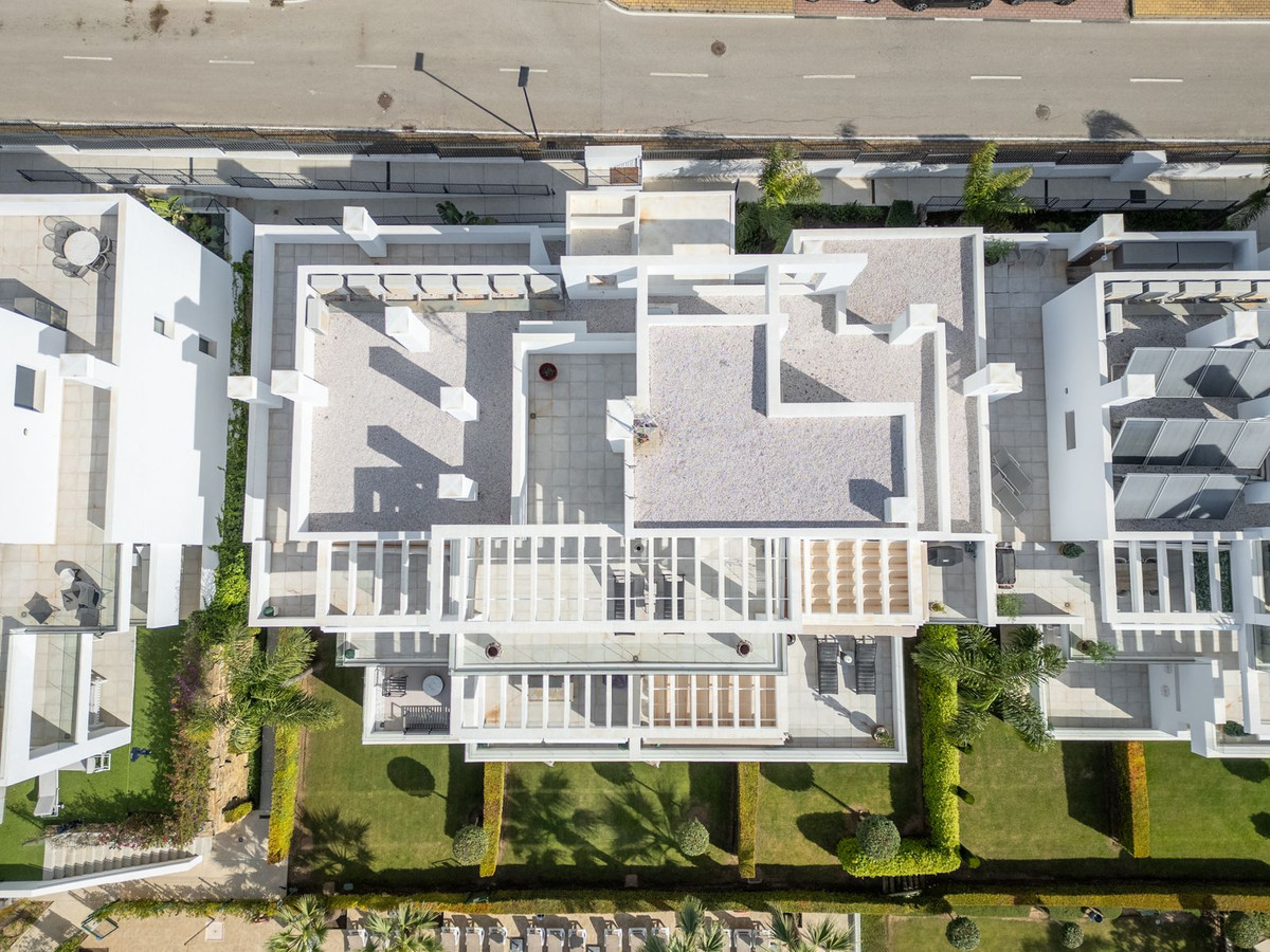 3 Bed Apartment for sale in El Paraiso Costa Del Sol, Málaga, Spain