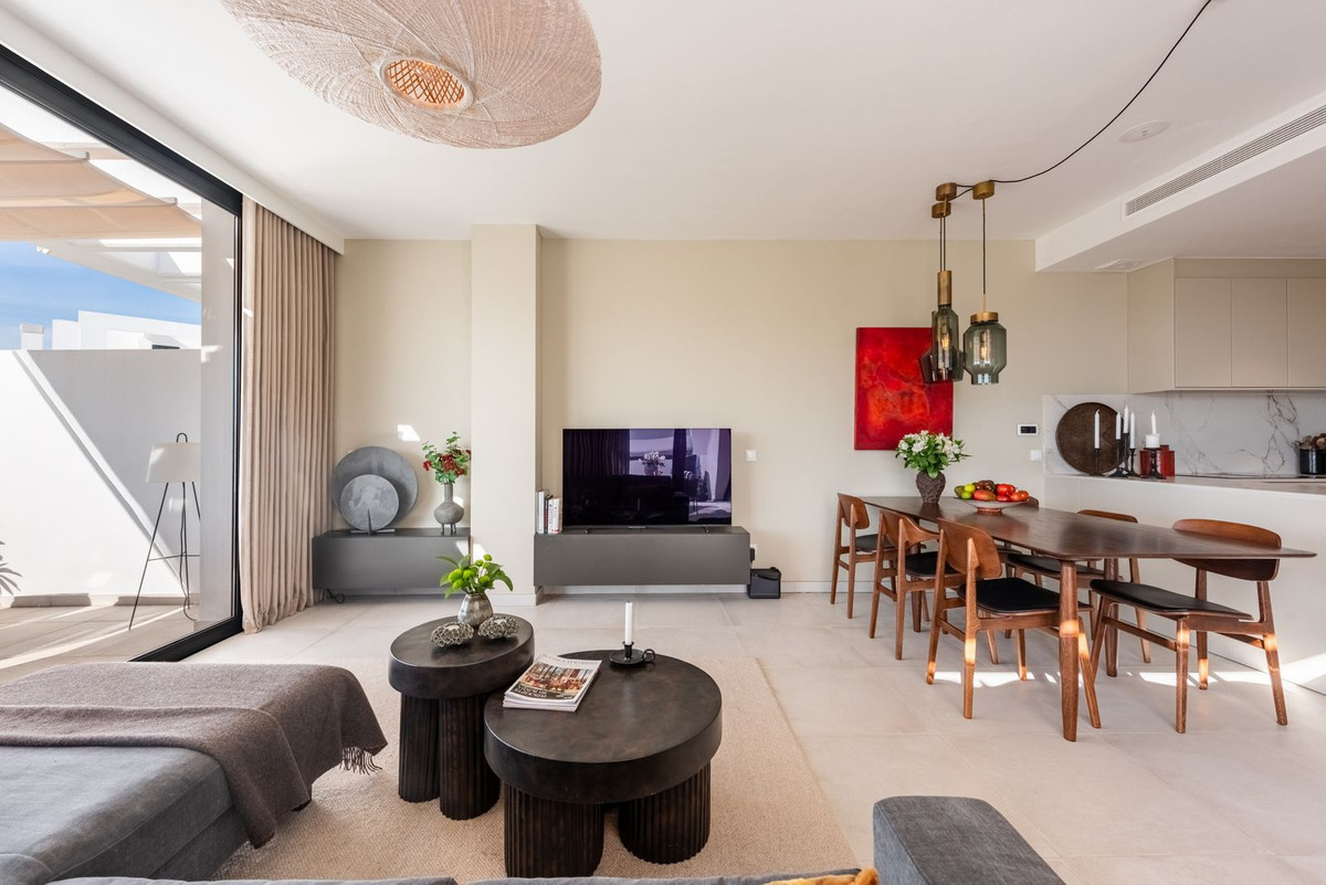 3 Bed Apartment for sale in El Paraiso Costa Del Sol, Málaga, Spain