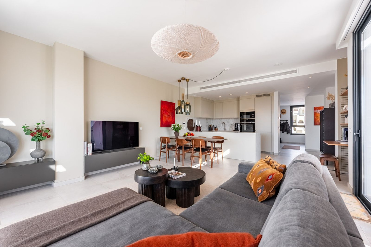 3 Bed Apartment for sale in El Paraiso Costa Del Sol, Málaga, Spain