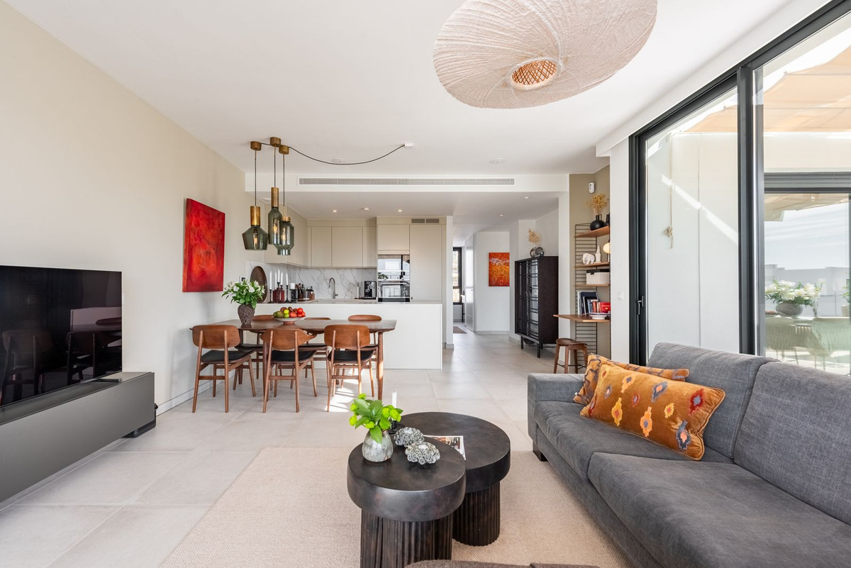 3 Bed Apartment for sale in El Paraiso Costa Del Sol, Málaga, Spain