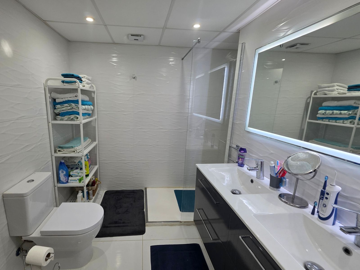 3 Bed Apartment for sale in La Duquesa Costa Del Sol, Málaga, Spain