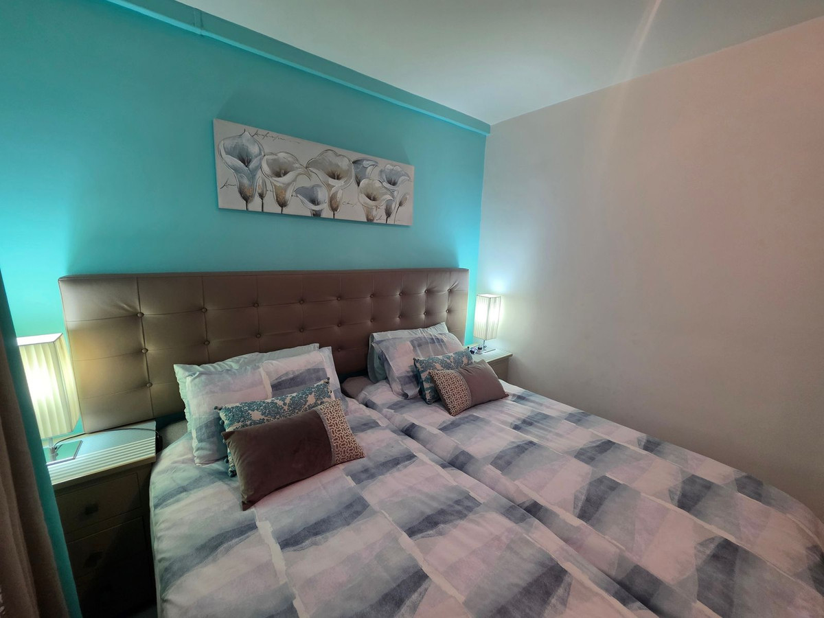3 Bed Apartment for sale in La Duquesa Costa Del Sol, Málaga, Spain