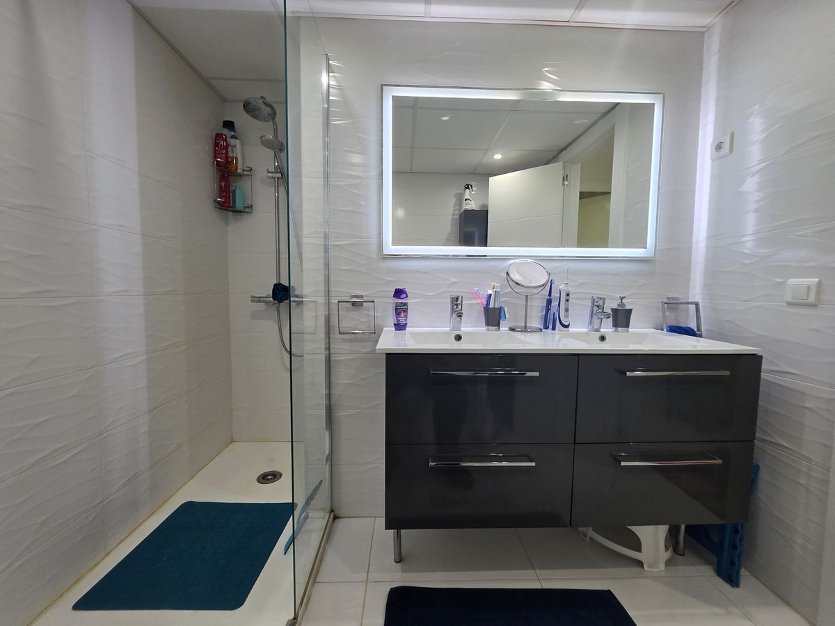3 Bed Apartment for sale in La Duquesa Costa Del Sol, Málaga, Spain