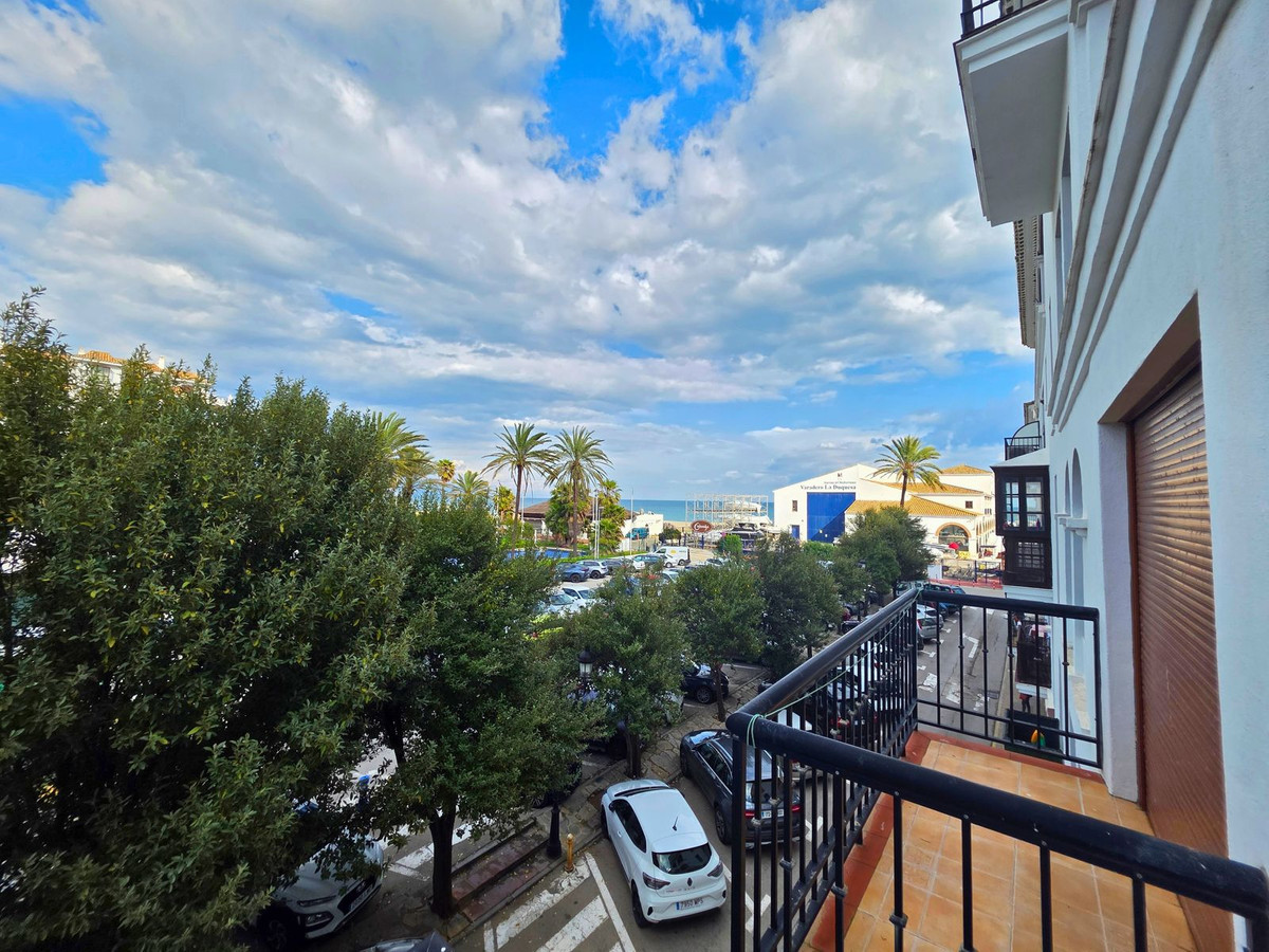3 Bed Apartment for sale in La Duquesa Costa Del Sol, Málaga, Spain