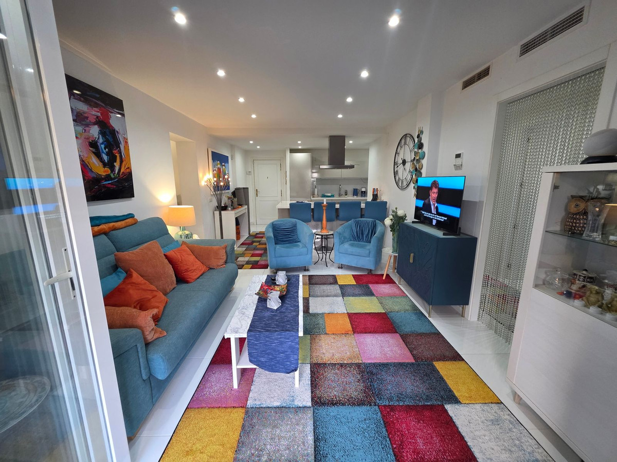 3 Bed Apartment for sale in La Duquesa Costa Del Sol, Málaga, Spain
