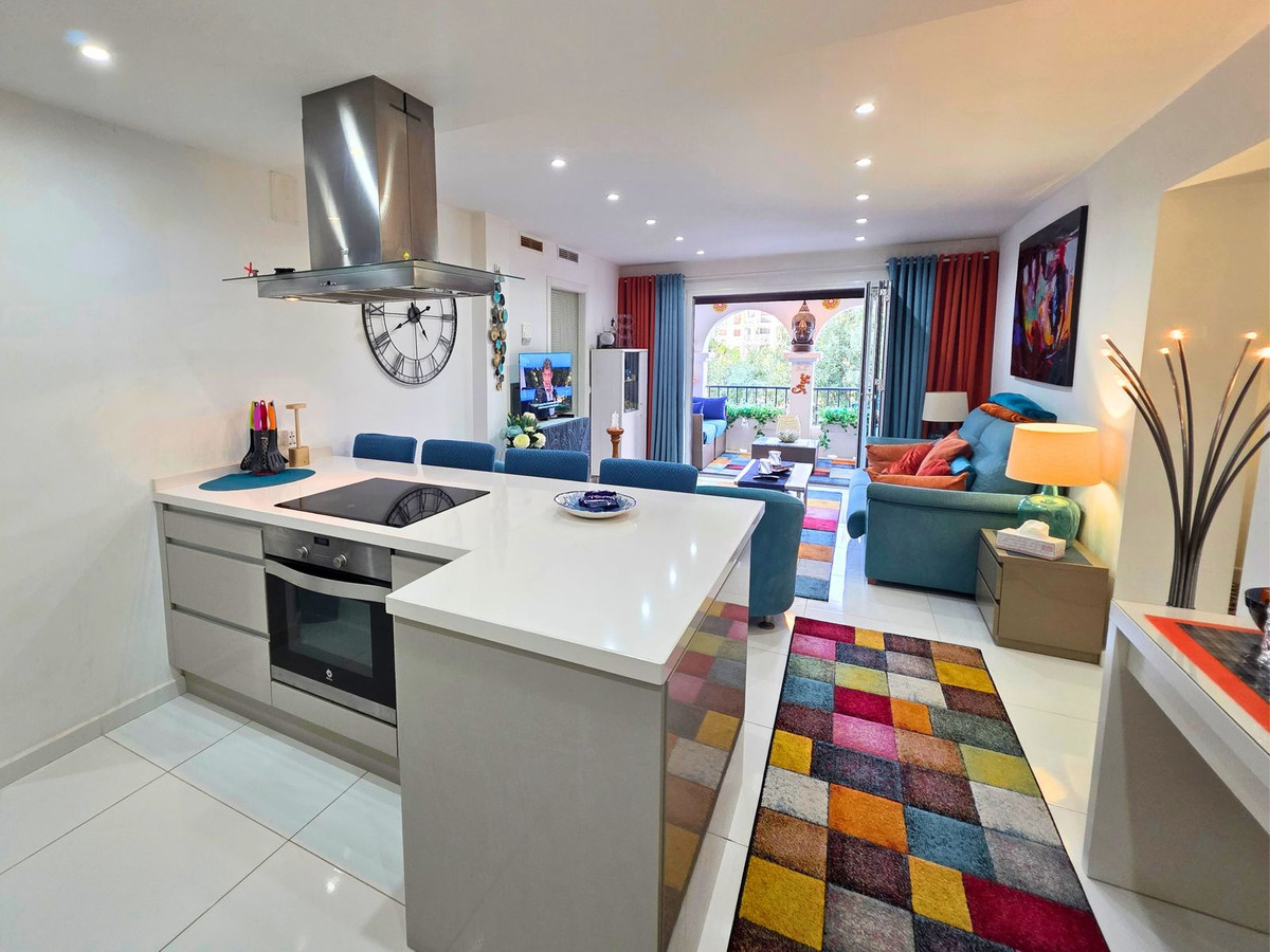 3 Bed Apartment for sale in La Duquesa Costa Del Sol, Málaga, Spain