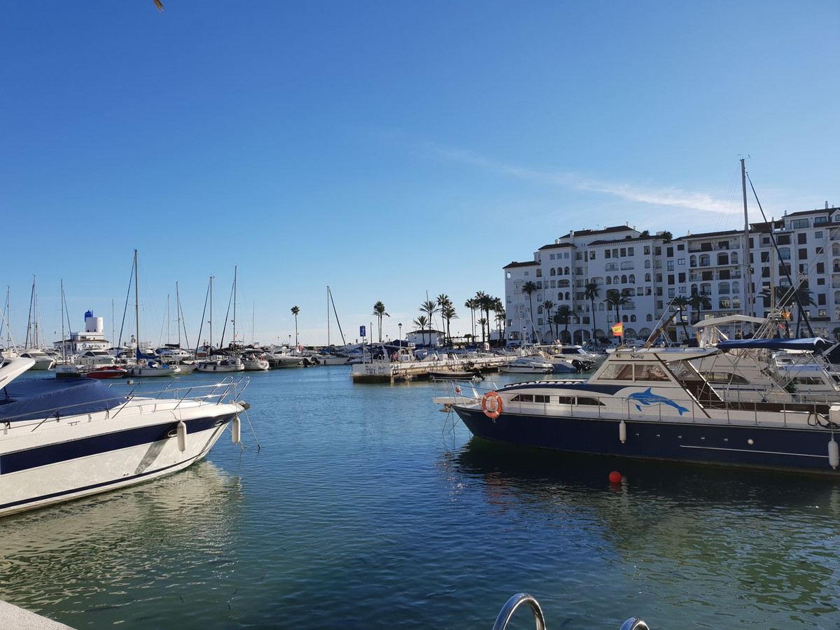 3 Bed Apartment for sale in La Duquesa Costa Del Sol, Málaga, Spain