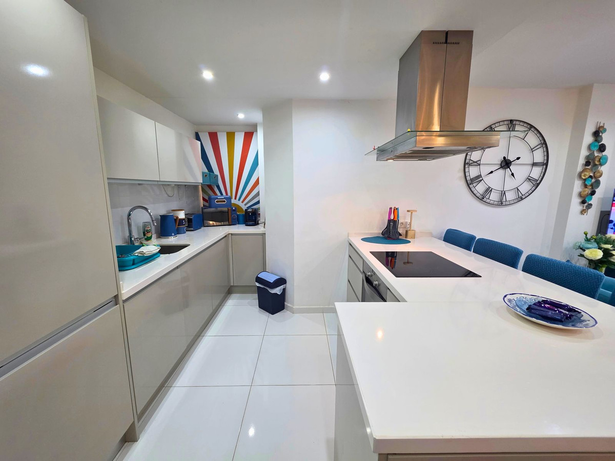 3 Bed Apartment for sale in La Duquesa Costa Del Sol, Málaga, Spain