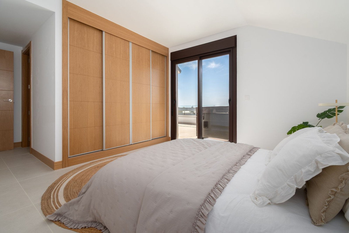 2 Bed Apartment for sale in Fuengirola Costa Del Sol, Málaga, Spain
