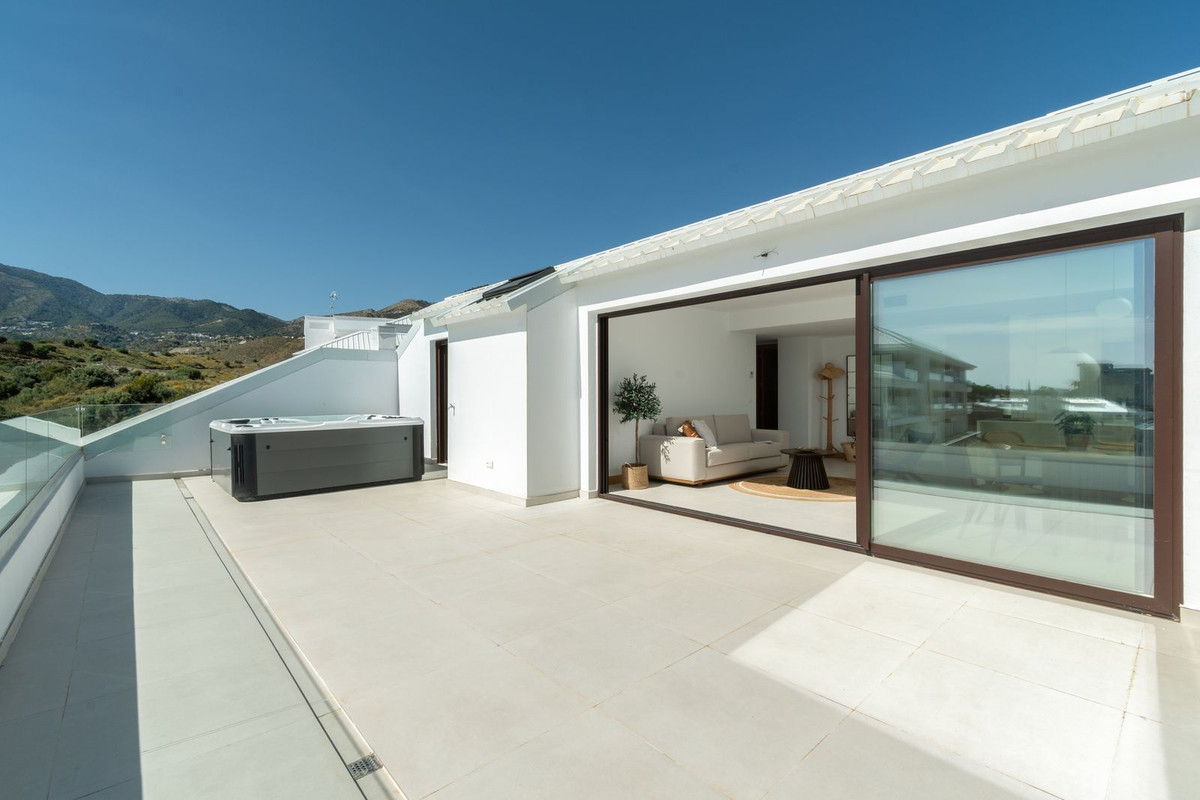 2 Bed Apartment for sale in Fuengirola Costa Del Sol, Málaga, Spain