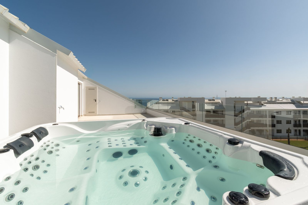 2 Bed Apartment for sale in Fuengirola Costa Del Sol, Málaga, Spain