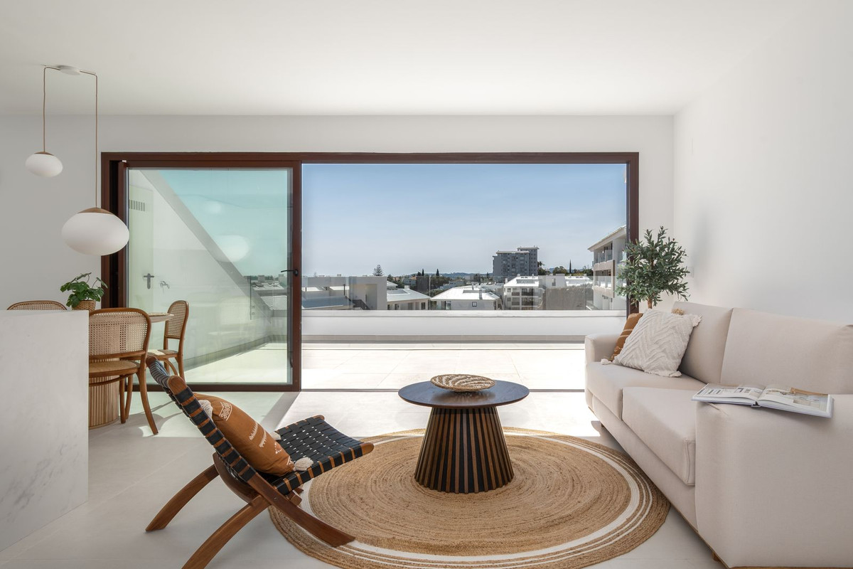 2 Bed Apartment for sale in Fuengirola Costa Del Sol, Málaga, Spain
