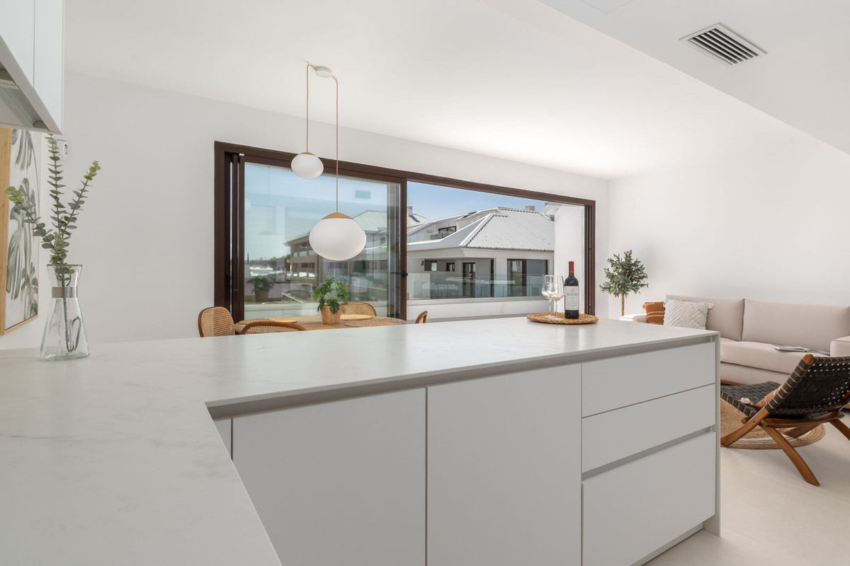 2 Bed Apartment for sale in Fuengirola Costa Del Sol, Málaga, Spain
