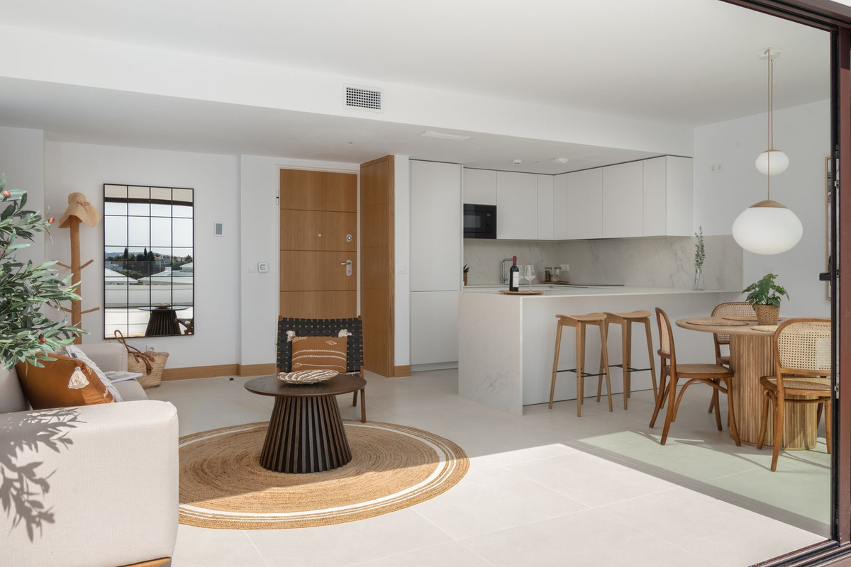 2 Bed Apartment for sale in Fuengirola Costa Del Sol, Málaga, Spain
