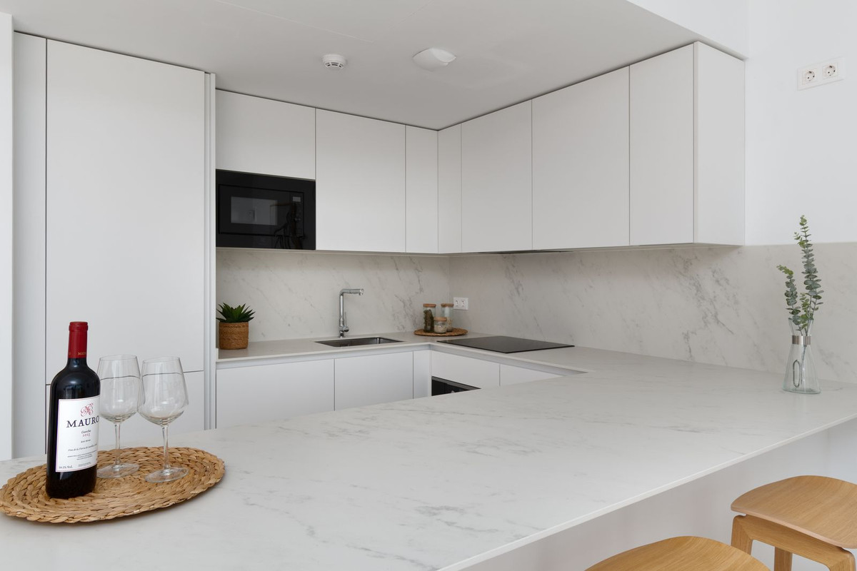2 Bed Apartment for sale in Fuengirola Costa Del Sol, Málaga, Spain