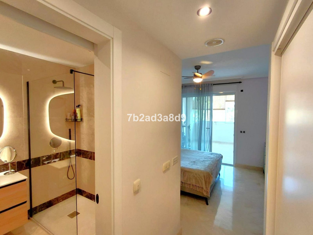 Se vende Apartamento Planta Media de 2 dormitorios en Costa Del Sol, Málaga, España
