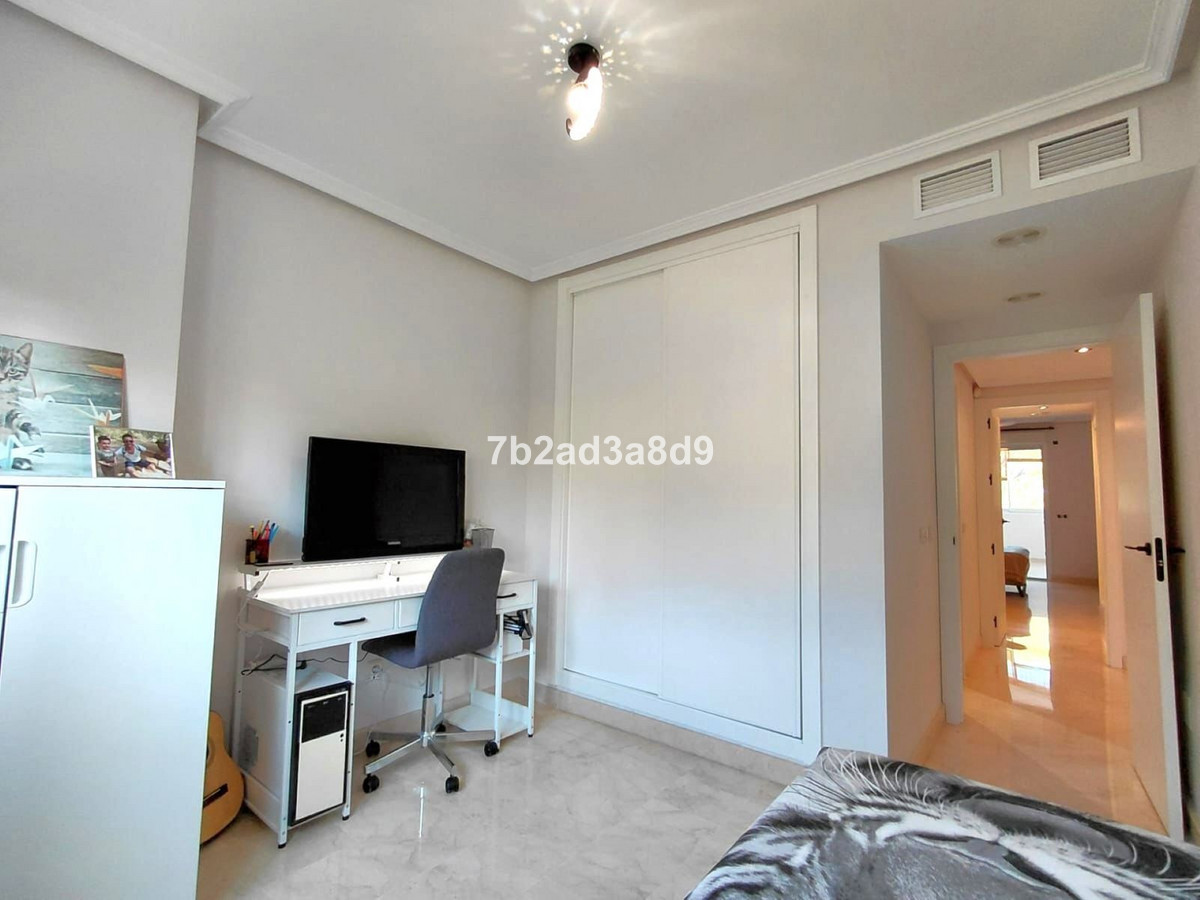 Se vende Apartamento Planta Media de 2 dormitorios en Costa Del Sol, Málaga, España