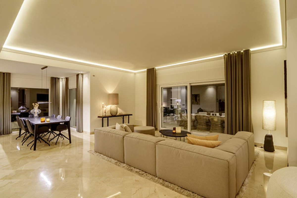 6 Bed Townhouse for sale in Nueva Andalucía Costa Del Sol, Málaga, Spain