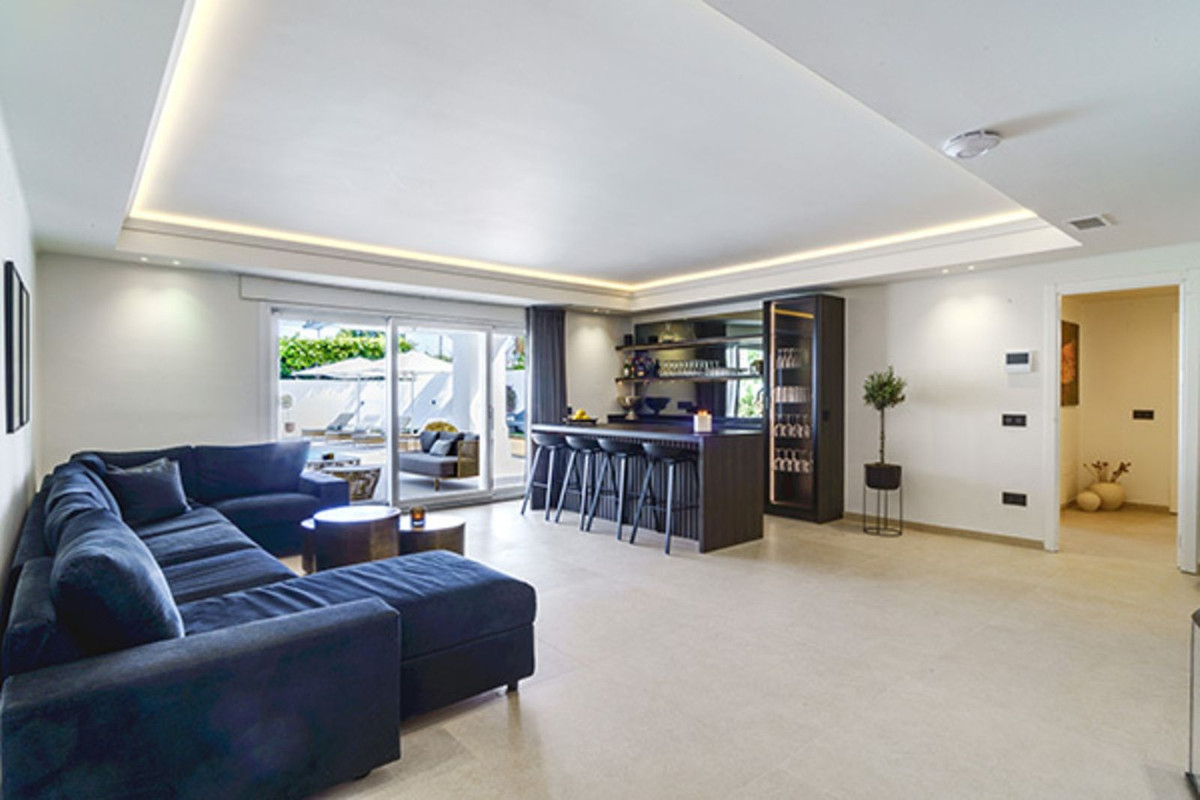 6 Bed Townhouse for sale in Nueva Andalucía Costa Del Sol, Málaga, Spain