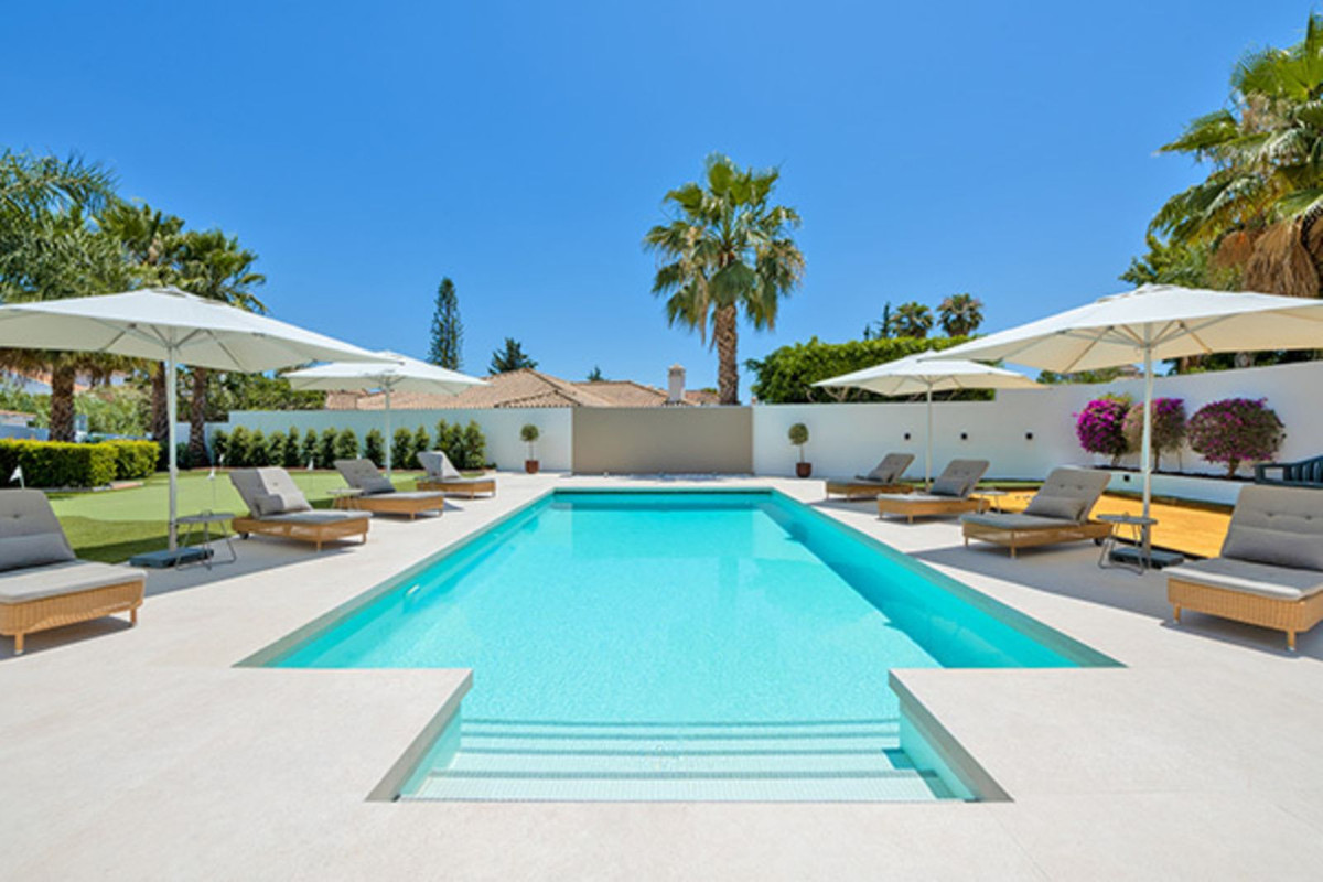 6 Bed Townhouse for sale in Nueva Andalucía Costa Del Sol, Málaga, Spain