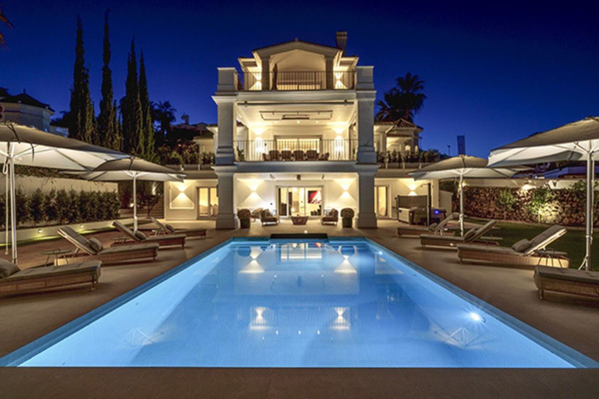6 Bed Townhouse for sale in Nueva Andalucía Costa Del Sol, Málaga, Spain